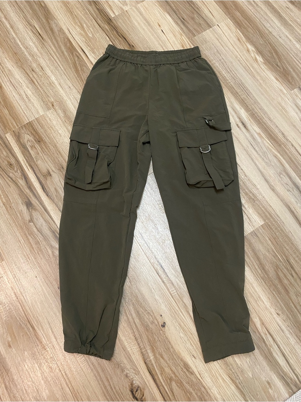 ALO CARGO JOGGER PANT CINCHED ANKLE POCKETS CHIC ATHLEISURE OLIVE GREEN SZ SMALL